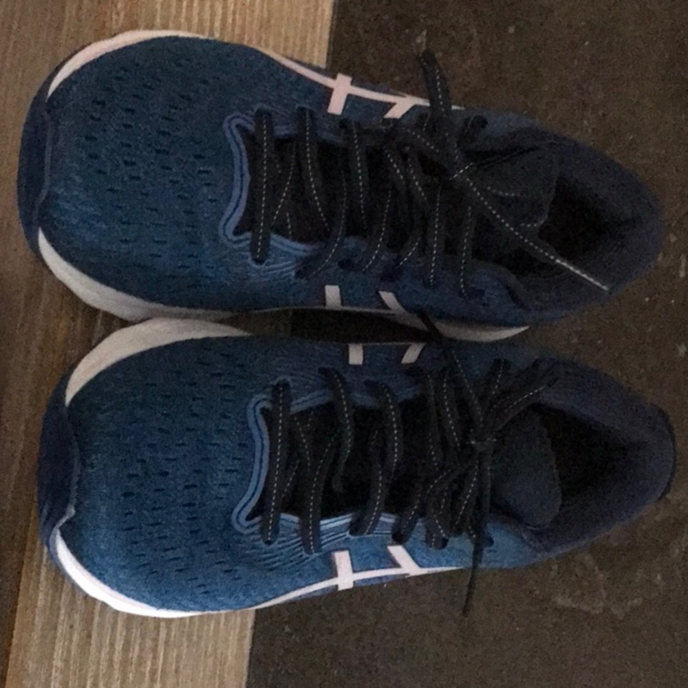 ASICS Nimbus 24. Worn less than 10 hrs.